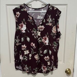 Papermoon plus size split front floral sleeveless top maroon size 1x